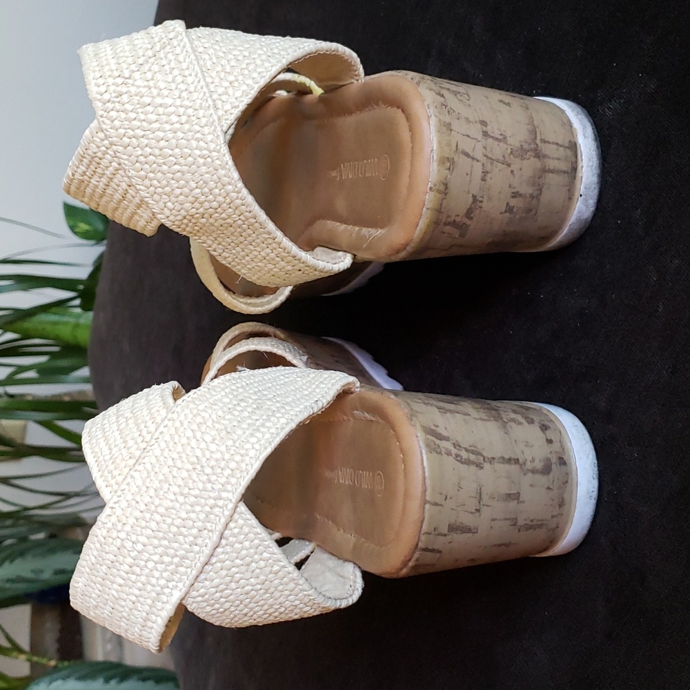 Wild Diva Platform  Sandals Size 8.5 Elastic upper - Picture 3 of 7